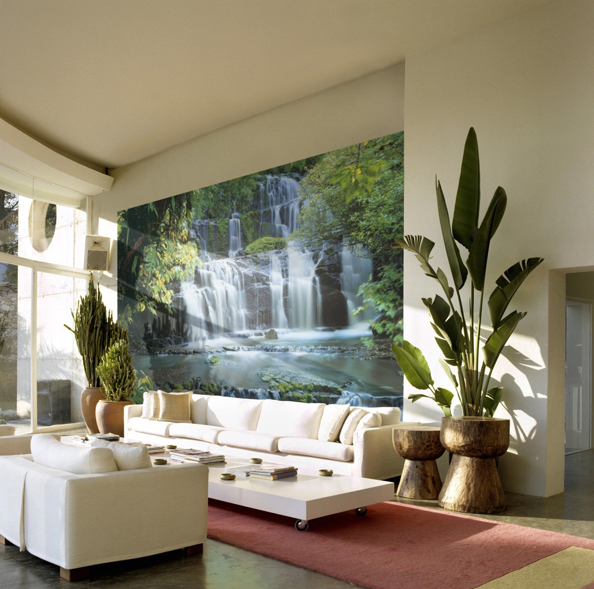 Комар водопад. Фотообои интерьер в гостиной. Интерьер в стиле природы. Фотообои в современном интерьере. Фотопанно в интерьере.