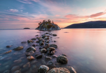 Fototapete WHYTECLIFF, 368x254cm, kleine Felseninsel vor West Vancouver, Kanada