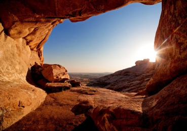 Vlies Fototapete 34 - View from the Mountain Berge Tapete Berg Landschaft Natur Mesa Arch Canyon Bergwelt Berge ocker