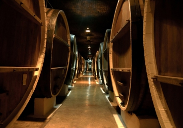 Vlies Fototapete 58 - Old Wine Barrels Kunst Tapete Weinkeller Weinfässer