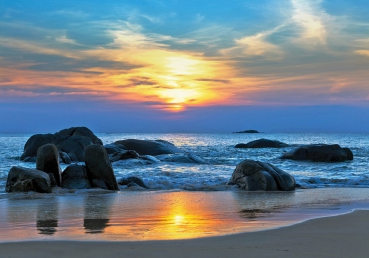 Vlies Fototapete 453 - Meer Tapete Strand Felsen Meer Wellen Sonnenuntergang blau
