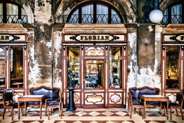 Vliestapete Fototapete FLORIAN, 368x248cm, das weltbekannte Kaffeehaus am San Marco Platz, Venedig